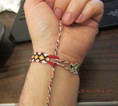 Kids Friendship Bracelets, Bracelet Closures, Tie Tutorial, Friend Ship, Yarn Bracelets, Bracelets Easy, Bracelet Miyuki, Friendship Bracelets With Beads, Friendship Bracelets Tutorial