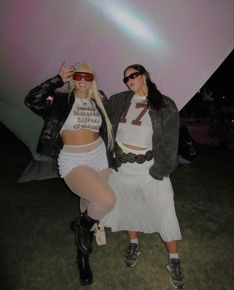 Curvy Coachella Outfits, Dreamville Festival Outfits Plus Size, Jean Skirt Festival Outfit, Mid Size Coachella Outfits, Lollapalooza Outfit Ideas Plus Size, Plus Size Festival Outfit Coachella, Lalapalooza Outfits Plus Size, Festival Midsize, Midsize Coachella Outfit