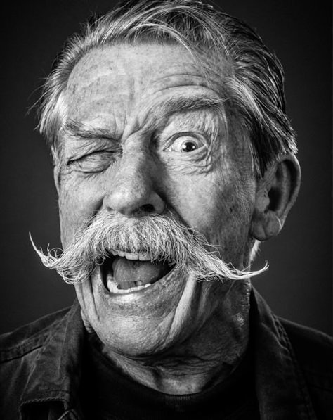 This shows the man's personality, something unique or interesting about him. It is something different from the normal, formal portraits. Andy Gotts, 100 Faces Challenge, John Hurt, 100 Faces, 100 Heads Challenge, Faces To Draw, 얼굴 드로잉, 100 Heads, 얼굴 그리기