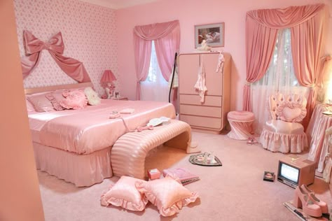 Pink lacquered dresser & bedroom set, 80s doll house, girly, vintage Barbie, shabby chic, old Hollywood glam, hollywood regency, pink bow, pink carpet, pink frosted hearts perfume vanity set, pink lamps, pink shoes, vintage pink TV, vintage pink dresses, Betsey Johnson, pink lingerie, pink satin sheets, pink floral wallpaper, vintage pink phone, pink vanity, pink mirrors Barbie Bedroom, Pink Room Decor, Glam Bedroom, Girly Room, Cute Bedroom Decor, Pink House, Pretty Room, Dreamy Room, Dream Room Inspiration