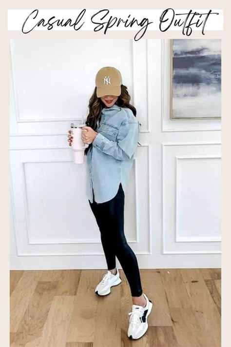 Casual spring outfit. Trendy spring fashion. Spring style for women. Outfits Leggins, Trendy Spring Fashion, Casual Spring Outfit, Leather Leggings Outfit, Look Legging, New Balance Outfit, Spring Trends Outfits, Casual Chic Outfits, Leggings Outfits