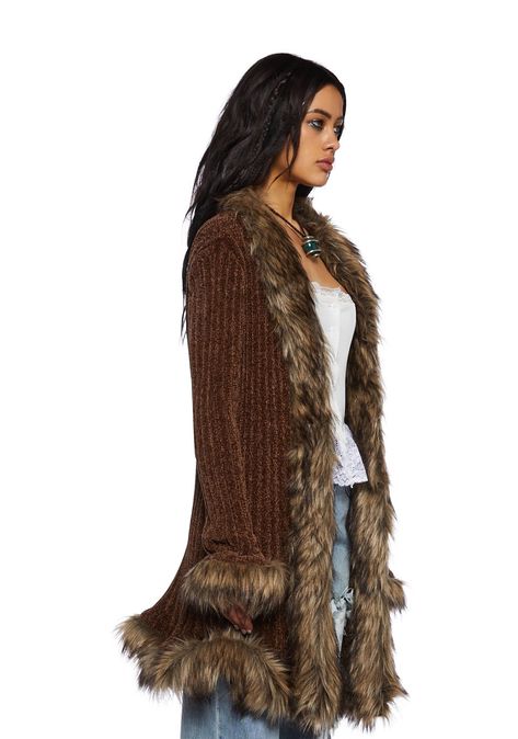 Faux Fur Trim Cardigan, Long Coat With Fur Trim, Southwest Winter Outfit, Italian Style Women Winter, Outfits With Cropped Cardigans, Bold Chic Fashion, Fall Fairycore Outfits, Autumn Wardrobe 2024, Gen Z Winter Fashion