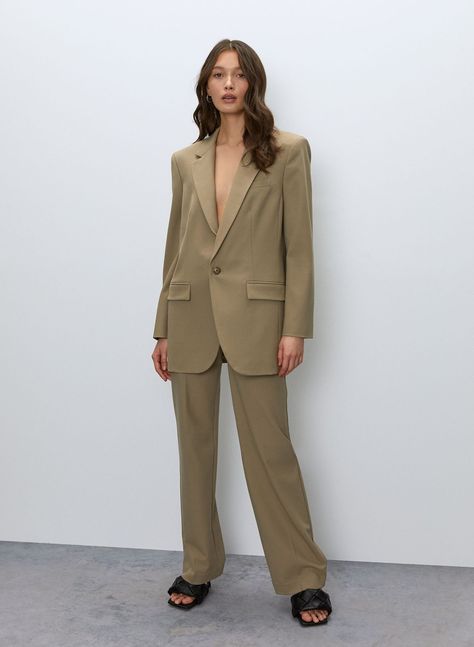 ca460332316d6da84b08b9bcf39b687bdesc53183425ri Work Blazer Outfit, Blazer Styling, Green Suits, Blazer Dress Outfits, Shoe Photo, Grandma Vibes, Menswear Editorial, High Class Fashion, Work Capsule Wardrobe