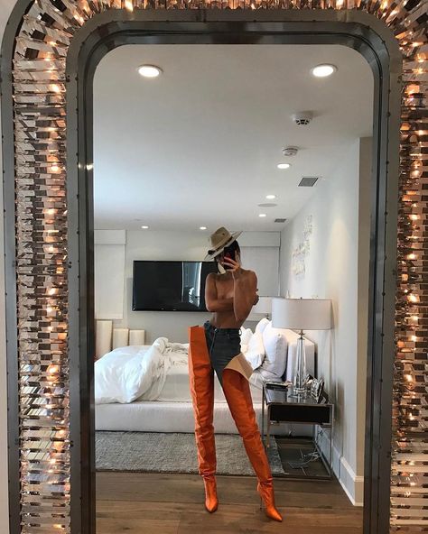 Kendall Jenner Selfie, Style Kendall Jenner, Stile Kendall Jenner, Orange Boots, Looks Kylie Jenner, Perfect Selfie, Miroslava Duma, Kylie Jenner Outfits, Ombré Hair