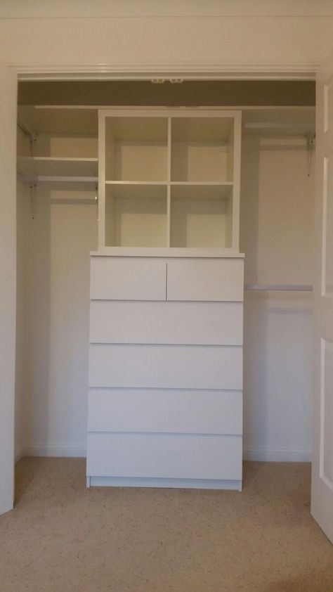 Diy Kast, Ikea Closet Hack, Malm Chest Of Drawers, Hack Ikea, Closet Planning, Malm Dresser, Ikea Closet, Closet Hacks, Boys Closet