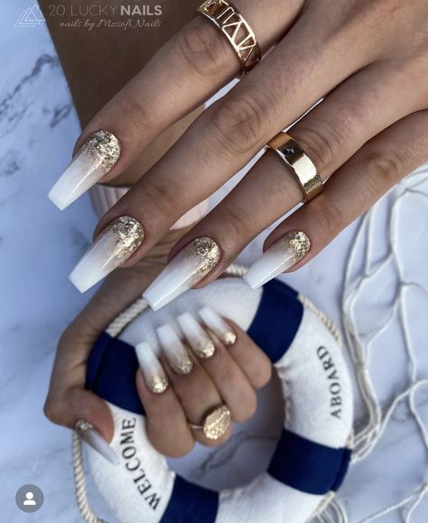 Gold Toe Nails, Gold Gel Nails, White Nails With Gold, White Gel Nails, Gold Acrylic Nails, Unghie Sfumate, White Acrylic Nails, White Nail, Fancy Nails