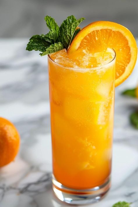 This orange crush cocktail is so light and refreshing! The blend of orange vodka, triple sec, orange juice, and lemon-lime soda is just too good! Orange Themed Cocktails, Orange Soda Cocktail, Orange Vodka Cocktails, Orange Crush Drink, Orange Crush Cocktail, Vodka Orange, Orange Juice Cocktails, Orange Juice And Vodka, Orange Punch