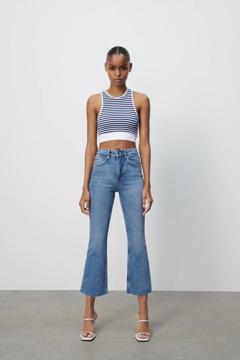 Cropped Flare Jeans Outfit, Zara Outlet, Square Magazine, Gen Z Fashion, Flare Jeans Outfit, Lace Camisole Top, Mid Rise Flare Jeans, Jeans Models, Magazine Fashion