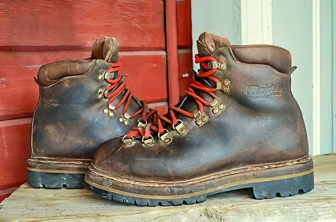 Danner Hiking Boots, Mountain Boots, Danner Boots, Don't Know What To Wear, Tech Wear, Mountaineering Boots, Mens Boots Fashion, Mens Leather Boots, Leather Boot Shoes