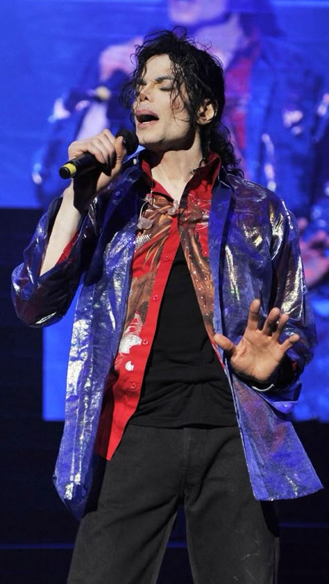 Michael Jackson Singing, Michael Jackson 2009, Michael Jackson 2000s, Michael Jackson Rare, Joe Jackson, Photos Of Michael Jackson, Michael Jackson King Of Pop, Michael Jackson Smile, Michael Jackson Bad