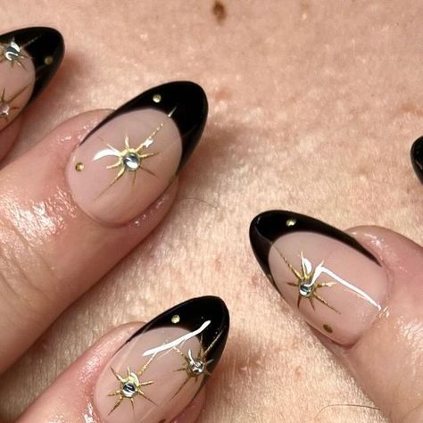 Delicate Black Nails, Black With Gold Stars Nails, Black Gold Star Nails, Black Sequin Nails, Gold And Black Gel Nails, Black Nails Gold Stars, 1920s Inspired Nails, Black With Gold Chrome Nails, Black And Gold Gel Nail Designs