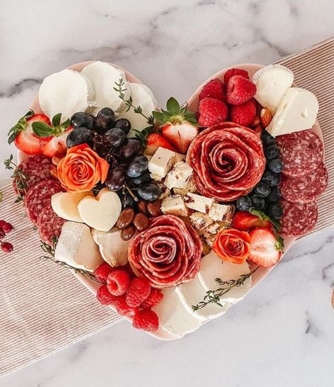 Valentines Platter Ideas, Charcuterie Board Ideas Bachelorette, Floral Galentines Party, Heart Cheese Board, Valentines Grazing Board, Galentines Bunco Party, Valentine Tea Party Food, Valentines Bunco Ideas, Galentines Party Decor Food