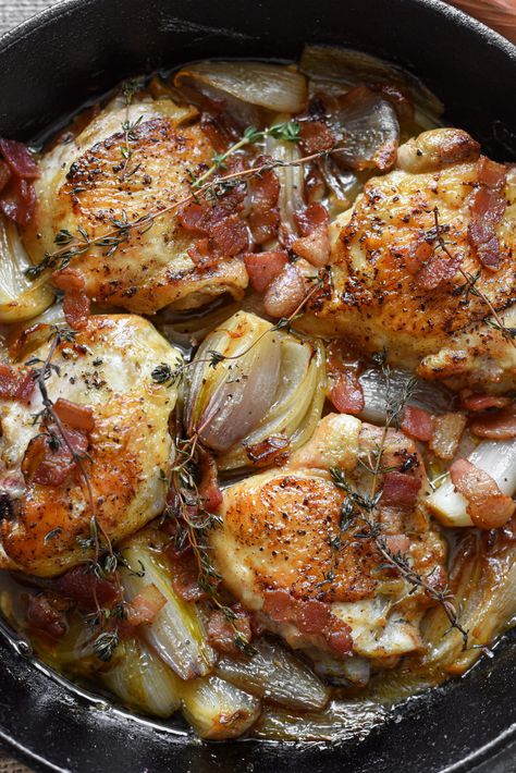 Chicken Fricassée with Shallots and Baco Braised Chicken Recipes, Chicken Fricassee, Braised Chicken, French Recipes, French Cooking, Chicken Dinners, Cooking Wine, Chicken Dishes Recipes, Poultry Recipes