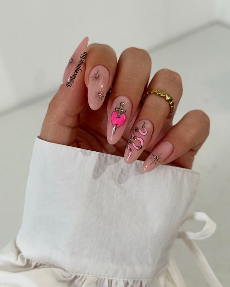 Love spell 🗡️💘✨ Ring from @bohomoon ✨ | Instagram Nails Ideas 2024, Soft Pink Nail Designs, Vegas Nails Ideas Sparkle, Girly Nail Designs, Gothic Valentines Nails, Valentines Day Nails Baddie, Lip Nail Art, Cupid Nails, Vday Nails Valentines Day