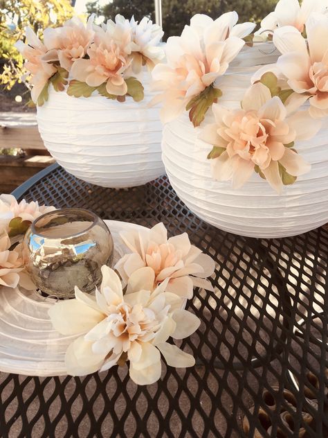 Ikea Wedding Hacks, Paper Lantern Centerpieces, Lanterns With Flowers, Ikea Wedding, Wedding Hacks, Paper Lantern Decor, Lantern Centerpieces, Wedding Lanterns, בר מצווה