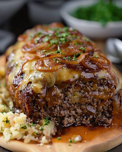 Crockpot French Onion Meatloaf with Melted Swiss Cheese Intermediate Cooking Recipes, French Onion Meatloaf, Meat Loaves, Meatloaf Ingredients, Classic Meatloaf, Diner Recept, Glazed Salmon, French Onion Soup, Meatloaf Recipes