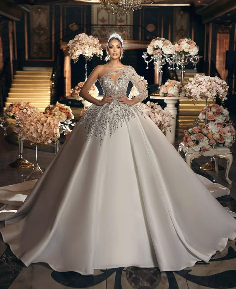 Wedding Dresses One Shoulder, Ball Gown Princess, Extravagant Wedding Dresses, Glam Wedding Dress, Long Sleeve Bridal Gown, Dress Train, Gown Princess, Classy Wedding Dress, Ball Gowns Princess