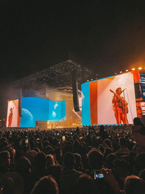 Coachella Stage, Aesthetic Instagram Pictures, Coachella Concert, Coachella 2022, Festival Make Up, Festival Aesthetic, Dream Trips, Career Vision Board, Concert Stage