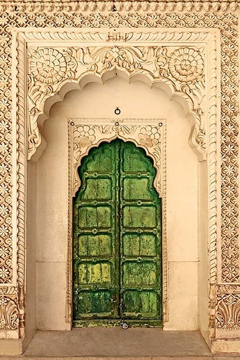 Rajasthan Architecture Drawing, Royal Mughal Aesthetic, Mughal Architecture Painting, Jaipur Doors, Indian Architecture Painting, Rajasthani Arch, Jaipur Illustration, Mughal Elements, Doorway Painting