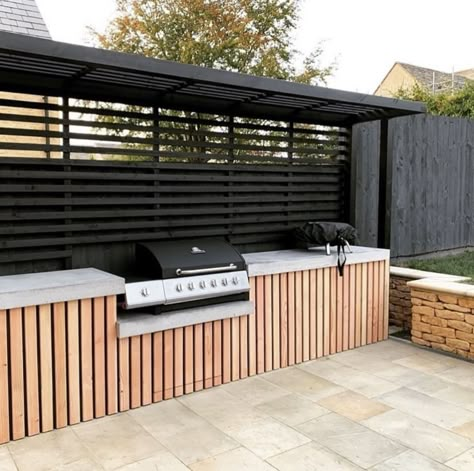 Slatted Outdoor Kitchen, Outdoor Bar And Grill Ideas, Bbq Area Ideas Outdoor, Bbq Area Ideas, Backyard Bar And Grill, Outdoor Bbq Area, Outdoor Barbeque, Outdoor Kitchen Plans, Build Outdoor Kitchen