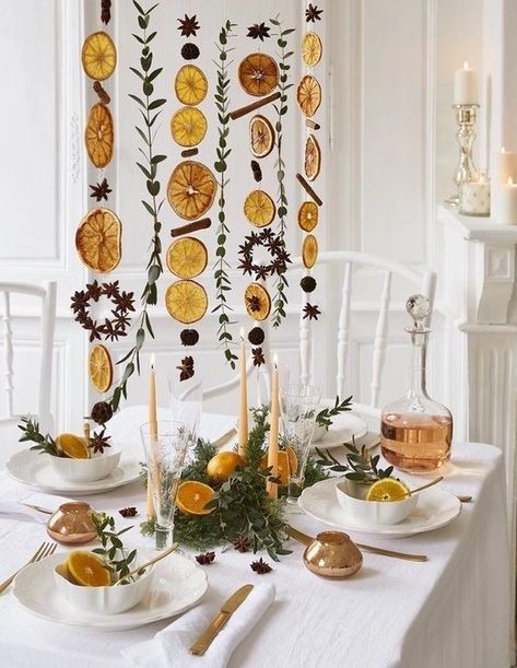 Dried citrus is certainly making waves in Christmas styling and with so many versatile dried orange slice uses, it's no wonder why. We've scoured the internet for the best festive styling ideas and found 10 festive ways to use dehydrated citrus slices. Like this DIY mobile featuring dried orange slices. Here this dried orange mobile was used as a sustainable Christmas centrepiece idea. What a great Christmas DIY decor idea. For more dried orange slice uses, click on the pin! Julkransar Diy, Natal Natural, Interior Boho, Natural Christmas Decor, Natural Christmas, Wrapping Ideas, Noel Christmas, Orange Slices, Homemade Christmas