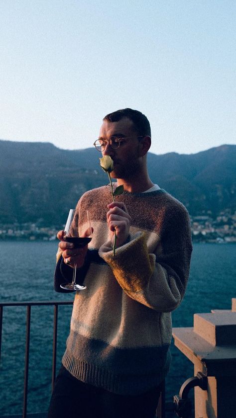 Sam Smith - Lake Como - Feb 2018 Sam Smith Aesthetic, Frederick Smith, Smith Aesthetic, Home Screen Lock Screen, Matchbox Twenty, Screen Lock, Dual Monitor, Calvin Harris, Macbook Laptop