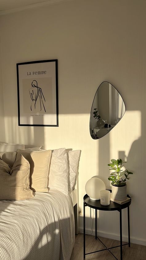 Miminalist Aesthetic Room, Room Ideas White And Black, White And Black Room Decor, Minimalist Bedroom Black And White, Flat Bedroom Ideas, Minimal Room Aesthetic, Room Decor Bedroom Minimalist, Black And White Minimalist Bedroom, Scandinavian Bedroom Nordic