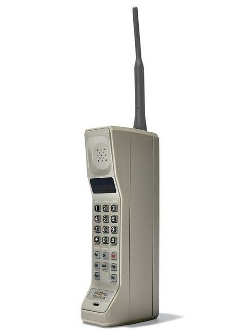 80s Props, Scream Pics, Halloween Hangout, Old Mobile Phones, 90s Technology, 80s Phone, 90s Phone, Fiat X19, Old Cell Phones