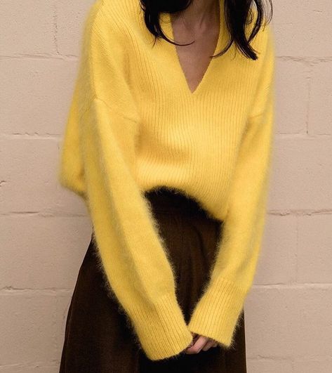 Pull Angora, Trending Fashion Ideas, Fashion Trend Board, Vanessa Jackman, Pullovers Outfit, Angora Sweater, Trending Fashion Outfits, Getting Dressed, Yellow Sweater