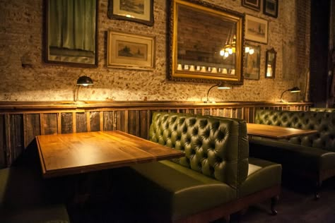 HARP + CROWN Steakhouse Restaurant Design, Restaurant Banquette, Restaurant Booth Seating, Restaurant Booths, Dining Booth, Restaurant Booth, Irish Bar, Pub Interior, English Pub