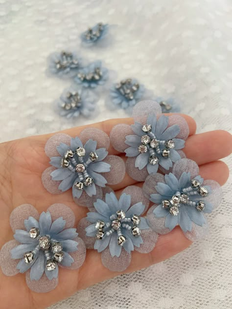 Flowers Applique, Detail Couture, Bridal Applique, Bead Flowers, Motifs Perler, Beaded Lace Fabric, Handmade Flowers Fabric, Bead Embroidery Patterns, Rose Bleu