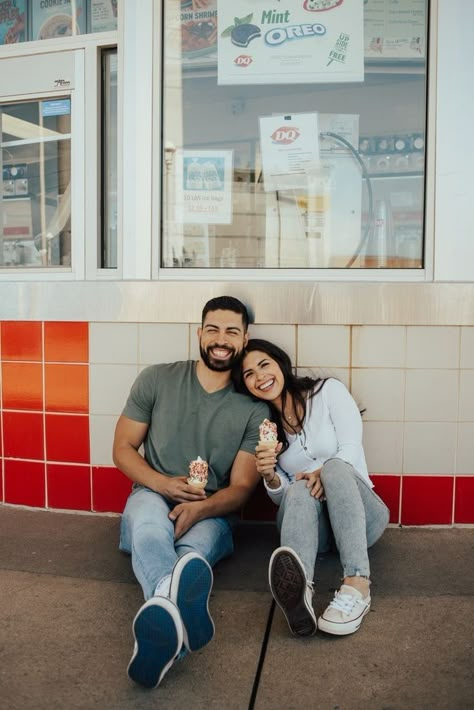 Boardwalk Couple Photoshoot, Ice Cream Couple Photoshoot, Boardwalk Engagement Photos, Ice Cream Engagement Photos, Couples Ice Cream, Ice Cream Photoshoot, Cream Photoshoot, Unique Couples Photoshoot, Casual Engagement Pictures