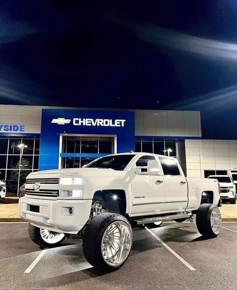 White Lifted Trucks, Duramax Wallpaper, White Chevy Truck, Low Trucks Wallpaper, Girly Trucks, White Gmc Truck, Pink Lifted Trucks, Gmc Lifted Trucks, Big Chevy Trucks