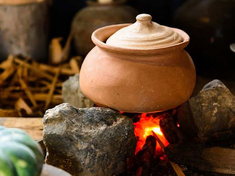 Clay Stove, Clay Pot Recipes, Clay Cooking Pots, Earthen Pots, Desert Witch, Clay Cooking Pot, Clay Pot Cooking, Coast Restaurant, Wedding Buffet Food