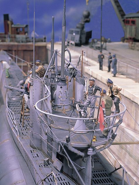 Model Warships, Scale Model Ships, Scale Model Building, German Submarines, Das Boot, German Soldiers Ww2, U Boat, Plastic Model Cars, Military Modelling