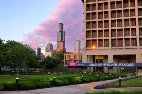 35 Signs You Go To UIC | Her Campus Uic Chicago, University Of Chicago Campus, Uic Campus, University Of Illinois Chicago, Columbia University Campus, Beautiful College Campus, Ohio State University Campus, University Of Illinois At Chicago, College List