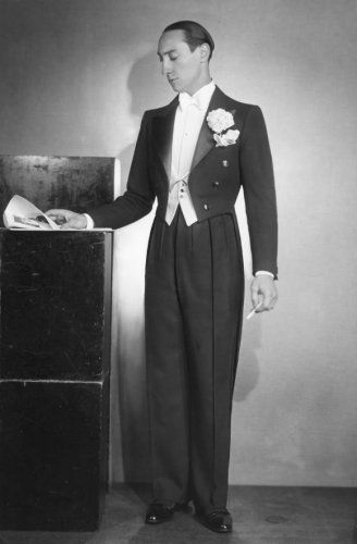 White tie. High rise in trousers. High Rise Trousers Men, 1920s Butler, White Tie Suit, White Tie Tuxedo, White Tie Dress Code, Mens Evening Wear, White Tie Event, Formal Menswear, Vintage Men's Fashion