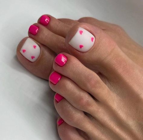 Toe Nail Colors, Toenail Art Designs, Pink Toe Nails, Feet Nail Design, Pedicure Designs Toenails, Pedicure Nail Designs, Gel Toe Nails, Toe Nail Color, Pretty Toe Nails