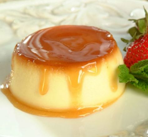 Flan de maicena sabor vainilla ¡sin horno! Perfect Flan, Cuban Flan, Hispanic Desserts, Cream Cheese Flan, Flan Recipes, Caramel Flan, Flan Cake, Flan Recipe, Tapas Recipes