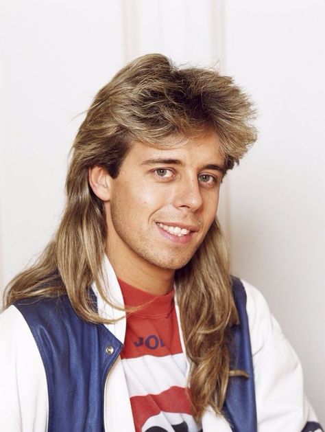 Mullet: The Badass Hairstyle of the 1970s, 1980s and Early 1990s ~ vintage everyday Mens 70s Hairstyles, 80s Mullet, Mens Mullet, Hairstyles Reference, Haircut Salon, Makeup Look Black Women, Mullet Wig, Wedding Hair With Cathedral Veil, Hair With Cathedral Veil