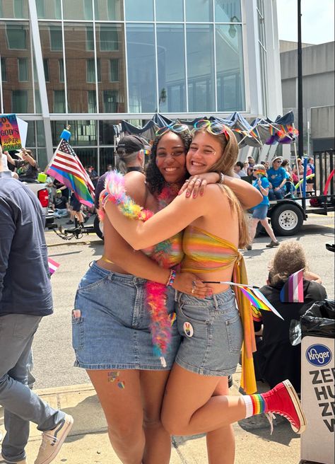 Pride Outfit Inspo Women, Cute Pride Outfits For Women, Goth Pride Outfit, Pride Outfits Women, Pride Looks Outfit, Cute Pride Outfits, Pride Festival Outfit Ideas, Pride Outfit Ideas Women, Pride Parade Outfit Ideas