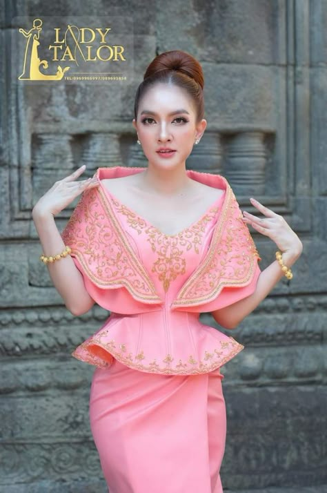 Modern khmer traditional clothes 🇰🇭 #Cambodia ✂ Design : Lady Tailor 📍 Thai Dress Design, Khmer Fashion, Personal Mood Board, Khmer Traditional Clothes, Sunday Top, Bone Pattern, Dress Queen, Filipiniana Dress, Khmer Dress