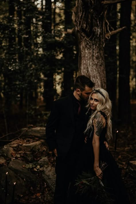 Black Wedding Dress Pictures Couple, All Black Elopement, Spooky Anniversary Photos, Halloween Elopement Ideas, Goth Wedding Pictures, Goth Prom Photos, Witch Couple Photoshoot, Spooky Couple Photoshoot Ideas, Black Wedding Dress Photos