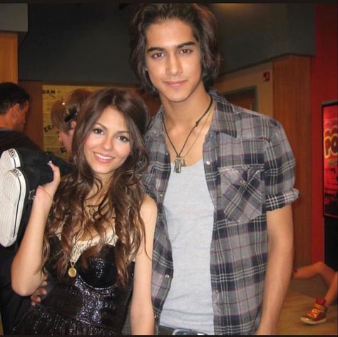 Besties 4 Life 👫🤪💎 @jogia @victoriajustice #avanjogia #victoriajustice #beckoliver #torivega #victorious #victoriousforever | Instagram Avan Jogia Victorious, Tori And Beck, Marauders Fanfic, Victorious Nickelodeon, Beck Oliver, I Carly, Victorious Cast, Perfect Lady, Tori Vega