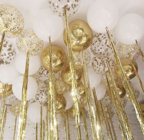 Golden Theme Party, Golden Birthday Decorations, Outdoor Decorations Ideas, Golden Birthday Themes, Gold Theme Birthday, Golden Bday, Gold Theme Party, White Party Theme, Golden Birthday Parties