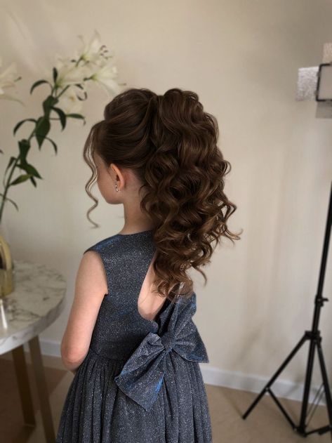 First Communion Hairstyles, Kids Hairstyles For Wedding, Communion Hairstyles, Picture Day Hair, Party Hairstyle, Cute Natural Hairstyles, Pageant Hair, Hair Brunette, Long Hair Wedding Styles