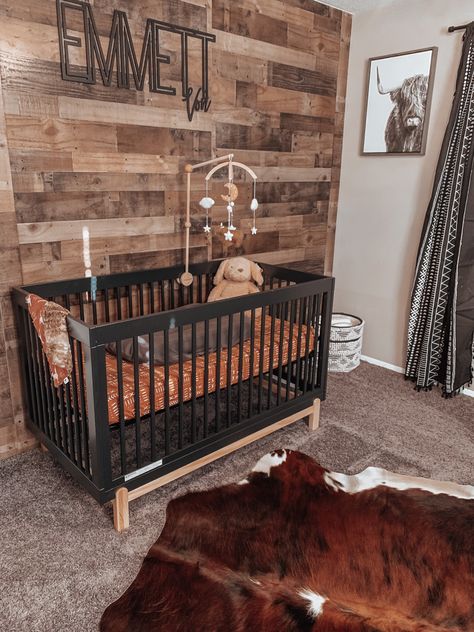 Western Woodland Nursery, Boho Cowboy Nursery, Country Baby Room Ideas, Rustic Boho Nursery, Western Nursery Ideas Farmhouse, Country Theme Nursery, Dark Western Nursery, Western Cowboy Nursery, Country Western Nursery