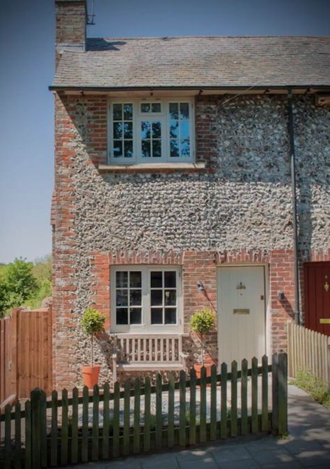 Fishermans Cottage Exterior, Ireland Houses, Cottages Uk, Terrace Interior, Small Country Homes, Cotswolds Cottage, Surrey England, Little Cottages, Small Terrace