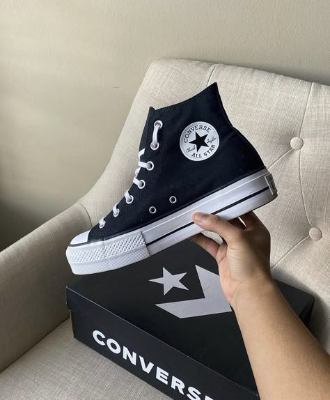 Converse Botita, Luxury Sneakers Men, Allstar Converse, Cute Converse Shoes, Converse Aesthetic, Cute Converse, Mens Fashion Casual Shoes, Creative Shoes, Pretty Shoes Sneakers