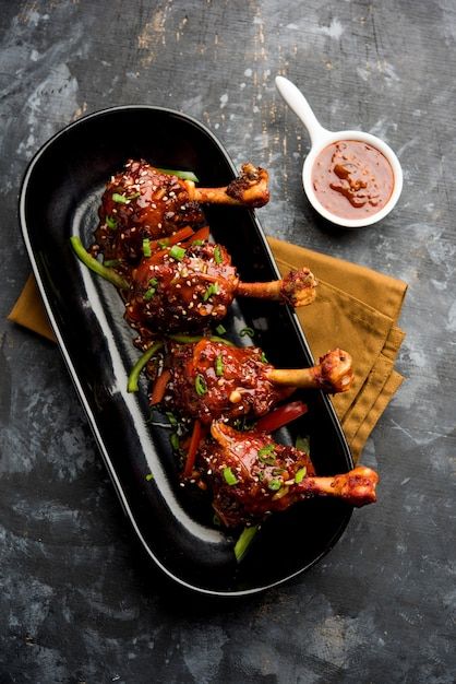 Szechuan Chicken, Menu Cafe, Indian Food Photography, Chicken Lollipops, Modern Food, Vegetarian Recipe, Chinese Dishes, Chilli Sauce, Wing Recipes